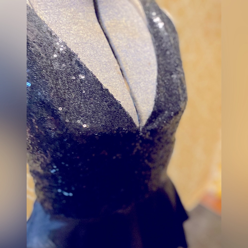 Perfect blk dress for any formal event